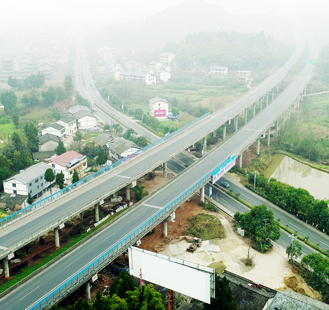 4-蘭州至?？诟咚俟窂V元至南充段路面...