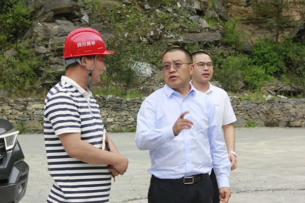 四川路橋黨委副書記、副董事長、總經(jīng)理羊勇赴川汶高速TJ7項目檢查指導工作