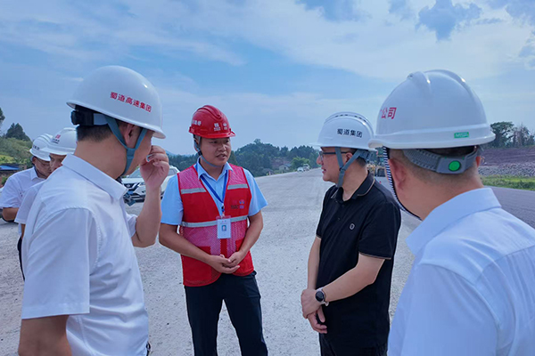 蜀道集團副總經(jīng)理蔣永林赴鎮(zhèn)廣高速CLM1項目調(diào)研督導工作
