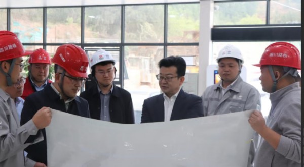 四川路橋財務(wù)總監(jiān)郭人榮率隊赴川交公司開展調(diào)研指導(dǎo)工作