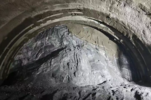 安羌隧道月進(jìn) 18 米到 41.6 米